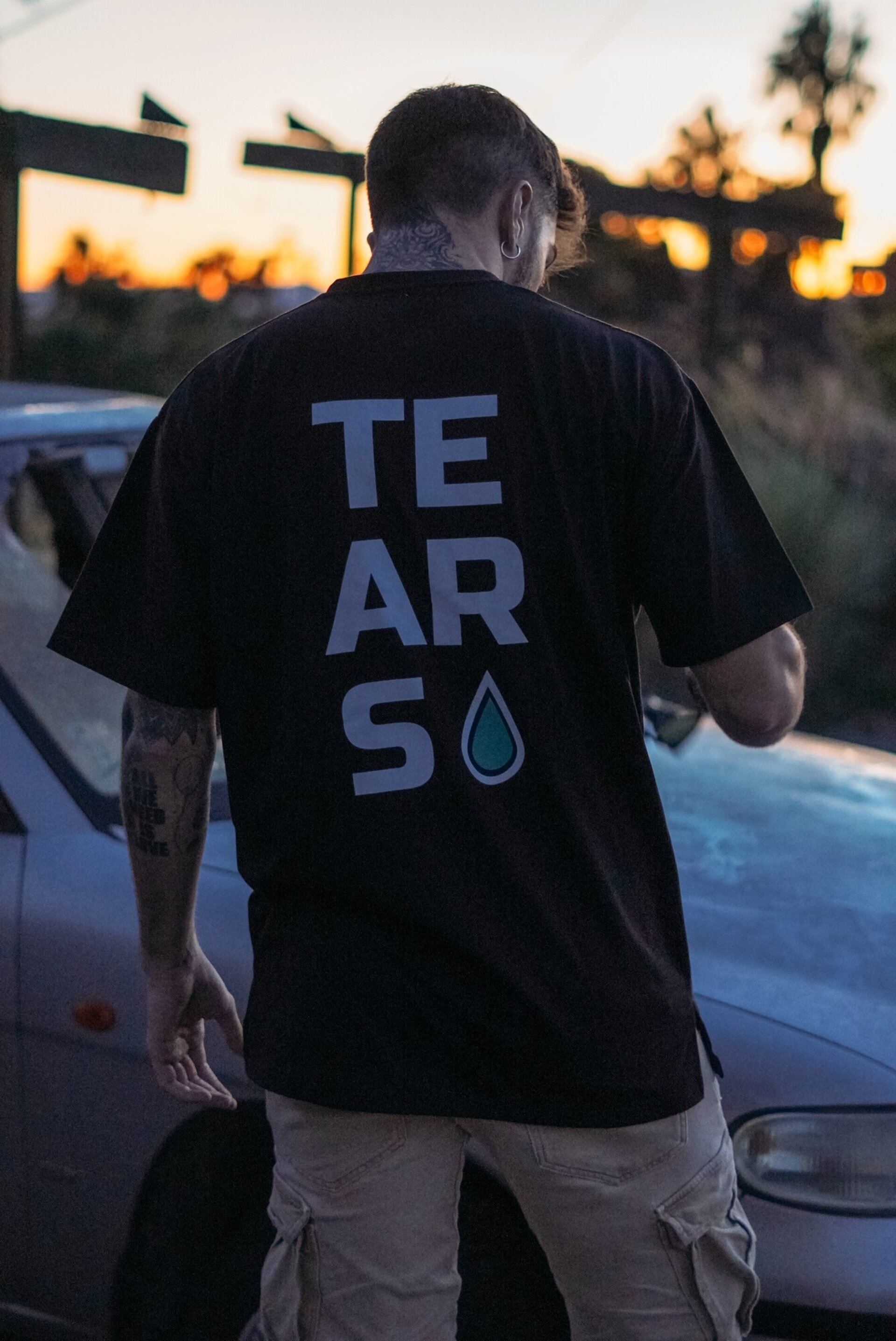 VERTICAL BLACK OVERSIZE T-SHIRT - 4